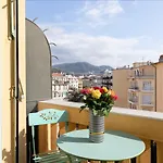 Aah! \'Holiday On Nice\' Apart